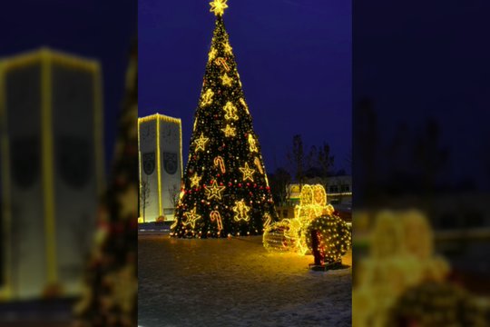 Naujojoje Akmenėje – saldžioji kalėdinė pasaka: šimtais švieselių sužibo įspūdinga žiemos karalienė