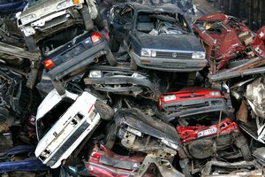 Išaiškintas „garažiukas“: nelegaliai ardydami automobilius susikrovė daugiau nei 270 tūkst. eurų