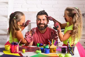 12 sėkmingos tėvystės receptų: dviejų psichologių atradimai, padedantys auginti laimingus vaikus