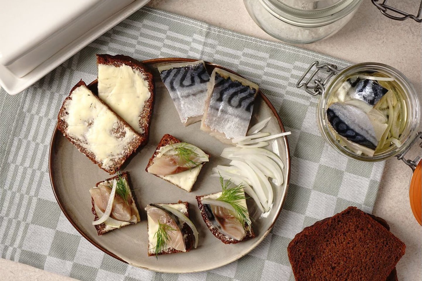 Naminė sūdyta skumbrė.<br> "Karšta košė" nuotr.