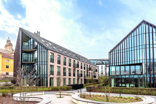 Panika nurimo – nebesidairo į Pietus, prabangų būstą graibsto ir Lietuvoje