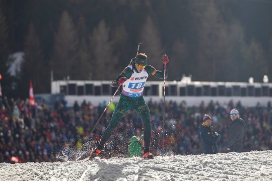 Sėkme olimpinėse žaidynėse tikintys biatlonininkai pradeda kovą pasaulio taurės varžybose