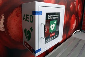 SAM siūlo plėsti viešai prieinamų defibriliatorių tinklą: tai gali kasmet išgelbėti iki 2,8 tūkst. gyvybių
