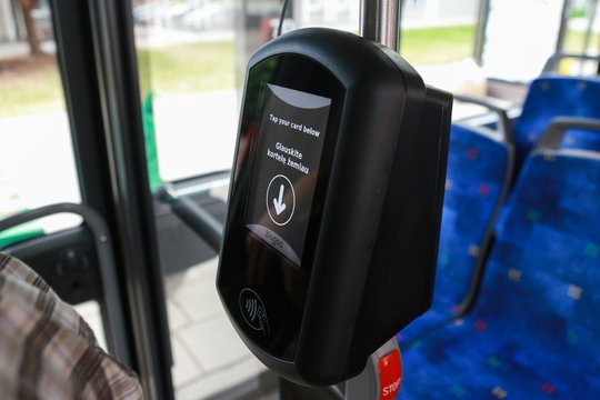 Panevėžyje niekadėjo taikiniu tapo maršrutinio autobuso bilietų komposteris