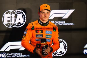 Įtampa „Formulėje 1“ tęsiasi – Kataro sprinto kvalifikaciją laimėjo O. Piastri