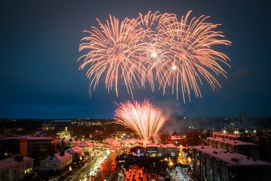 Jonavoje sužibo jaukus „Kalėdų miškas“