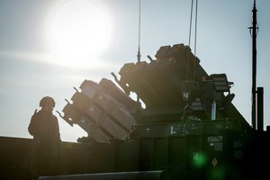 Dėl rusų naikintuvų – aliarmas Lenkijoje: oro gynybai buvo paruoštos „Patriot“ sistemos