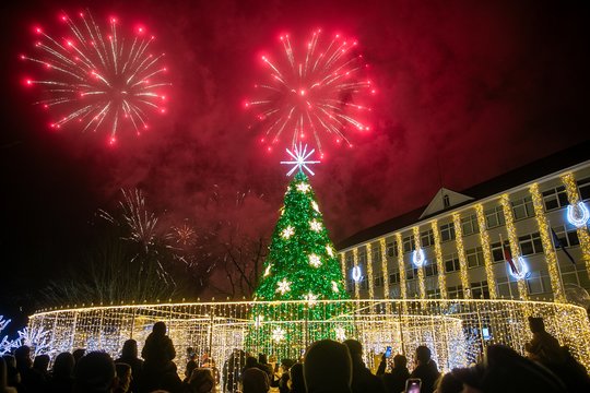 Širvintose įžiebta įspūdinga Kalėdų eglė: atskleista netikėta šventinio laikotarpio intriga