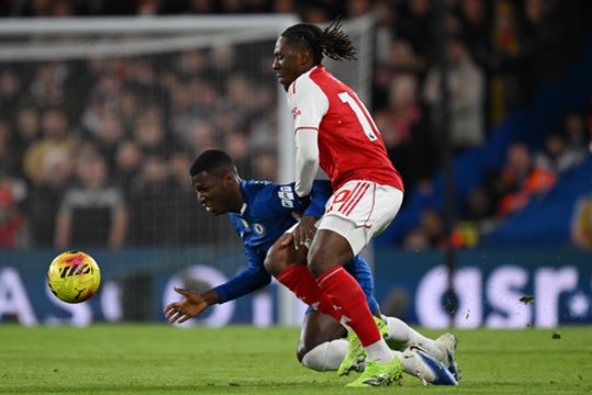 Grubiame Londono derbyje „Arsenal“ ir „Chelsea“ išsiskyrė lygiosiomis