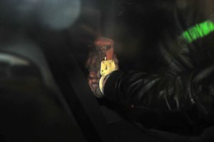 Bažnyčią susprogdinti pagrasinęs telefoninis teroristas pasipriešino policijai ir sužalojo Alytaus pareigūną