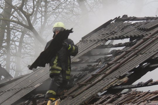 Ugniagesių savaitgalis: degė pirtys, persekiojo ir kitos nelaimės
