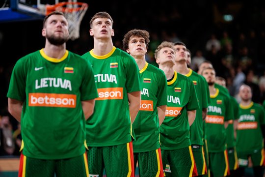 „Koks smūgis Lietuvoje!“: po skaudaus lietuvių pralaimėjimo – Italijos spaudos triumfas