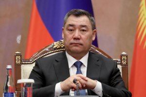 Kirgizija: po rinkimų, kuriuose dalyvavo mažai rinkėjų, prezidentas įtvirtino savo valdžią