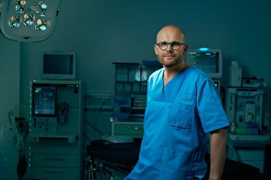 Lietuvos vyrai vis dažniau kreipiasi dėl plastinės chirurgijos: kokios problemos jiems kelia diskomfortą?