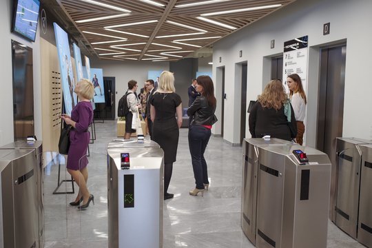 Investuotojai vis labiau žvalgosi į mažas ir vidutines įmones: įvardijo, kurie sektoriai labiausiai patrauklūs