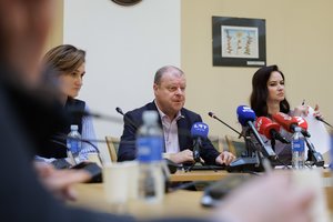 Įtampa opozicijos ir I. Ruginienės susitikime: apsižodžiavimas su S. Skverneliu ir užtildytas ministras