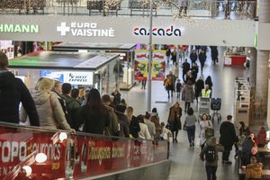 Prekių krepšeliuose – išmesti pinigai: šventiniam laikotarpiui įgavus pagreitį – priminimas