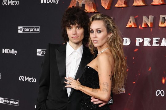 Intriga atskleista: Miley Cyrus susižadėjo su mylimuoju