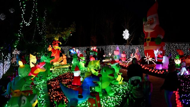 Namų kieme sukūrė tikrą žiemos pasaką: patirtis privers nusikelti į vaikystę