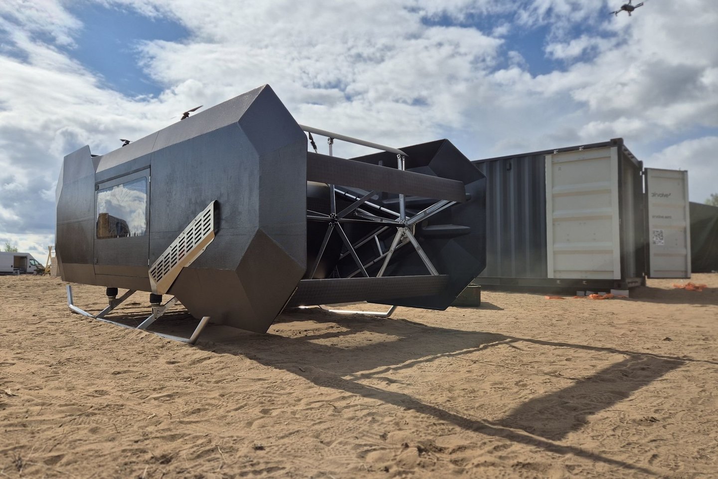 „Airvolve“ pasirašė ketinimų protokolą su Indijos gynybos bendrove ASAIC iki 2027 m. vasario pagaminti ir perduoti 40 „Airlift-U500“ orlaivių.<br> „Airvolve“ nuotr.