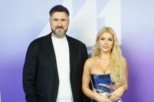 Gediminą Jaunių į M1 muzikos apdovanojimus atlydėjo efektinga šviesiaplaukė: paaiškėjo, kas ji