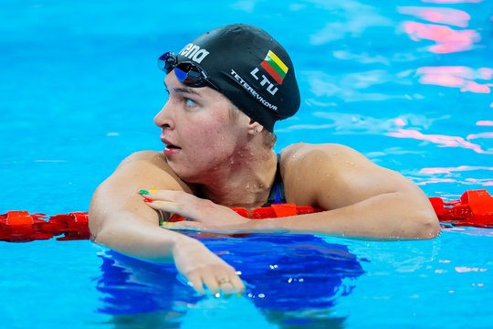 K. Teterevkova finale liko be medalio, o triumfavusi E. Jefimova pagerino R. Meilutytės rekordą