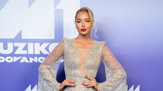 Iš viešumos dingusi K. Toleikytė pasirodė ant mėlynojo kilimo: susiruošė per kelias minutes