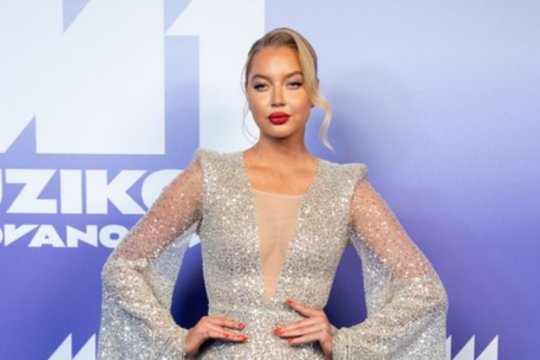 Iš viešumos dingusi K. Toleikytė pasirodė ant mėlynojo kilimo: susiruošė per kelias minutes