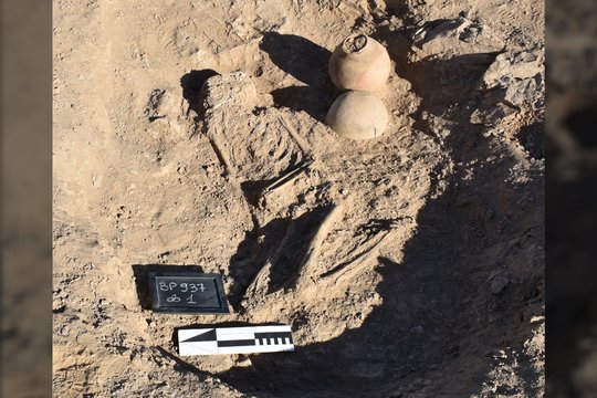 „Nežinome panašaus atvejo“ – 4000 metų senumo palaidojimas glumina archeologus