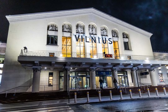 Dukart per vakarą uždarius Vilniaus oro uostą – „Finnair“ apsisprendė: skelbia naikinanti vieną skrydį