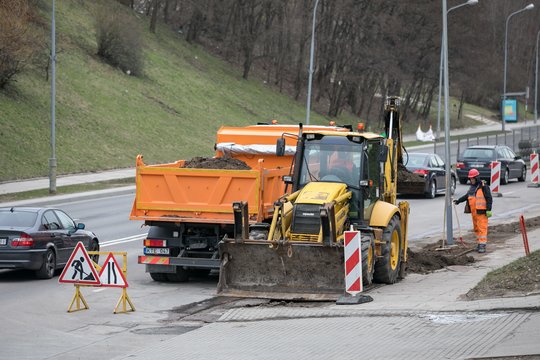 Judrioje Vilniaus gatvėje iki pat vakaro ribos eismą: vairuotojams – įspėjimas dėl spūsčių