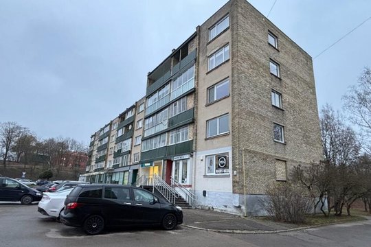 Auka ar daugiabučio teroristė? Nuo išmatomis apdergto klozeto laiptinėje iki „gyvenimo name iš principo“