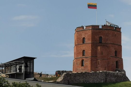 Išrinkta mokykla, kuri taps Gedimino pilies bokšto vėliavos saugotoja