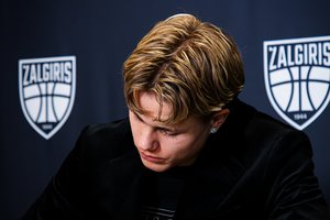 „Kauno Žalgiris“ sudarė profesionalų kontraktą su 16-mečiu V. Pociumi