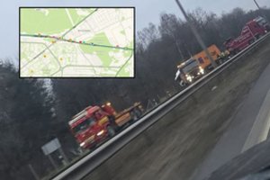 Praneša vairuotojai: stoja eismas A1 magistralėje