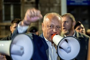 Moldovoje tiriant pasirengimą masiniams neramumams per rinkimus policija atliko 50 kratų