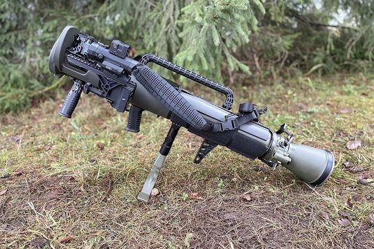 Lietuvos kariuomenės sandėlius papildė naujosios kartos granatsvaidžiai „Carl-Gustaf“ M4 RD