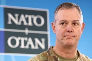 NATO generolas prabilo apie JAV karių pasitraukimą: „Susitvarkys“