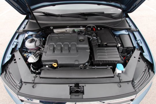 Automobilių rinkoje – nauji šūviai: prieš Vokietijos gigantų įgeidį stojo Švedijos galiūnai