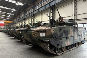 Lenkijos kariuomenė gavo brangiausias Europoje pėstininkų kovos mašinas – kuo dar jos pasižymi?