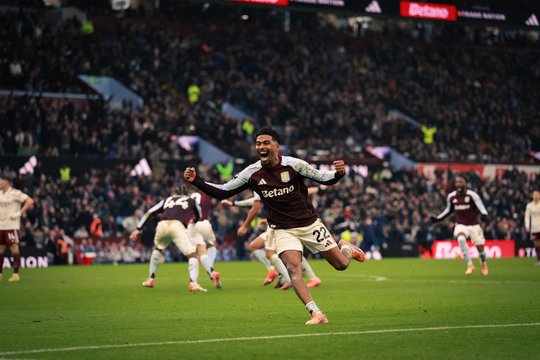 Geriausiųjų ketverte įsitvirtinanti „Aston Villa“ pranoko ir „Premier“ lygos lyderius