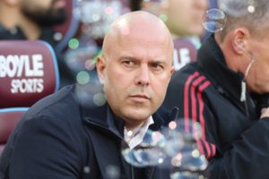 96-ąją minutę įvartį praleidęs „Liverpool“ vėl liko be pergalės