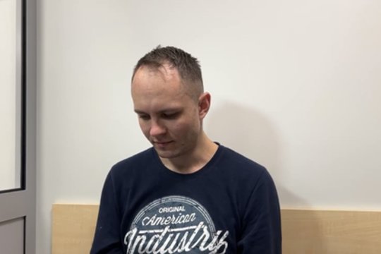 Vaizdai iš teismo salės: B. Mikutavičius veido neslėpė, tačiau į klausimus neatsakė