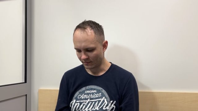 Vaizdai iš teismo salės: B. Mikutavičius veido neslėpė, tačiau į klausimus neatsakė