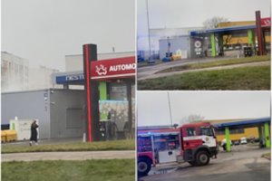 Vilniuje šalia plovyklos užsiliepsnojo trys automobiliai