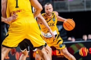 Rezultatyvus L. Lekavičiaus pasirodymas nepadėjo AEK išvengti pralaimėjimo prieš „Olympiakos“