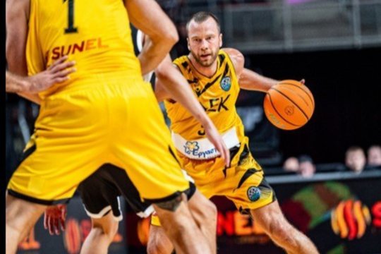 Rezultatyvus L. Lekavičiaus pasirodymas nepadėjo AEK išvengti pralaimėjimo prieš „Olympiakos“