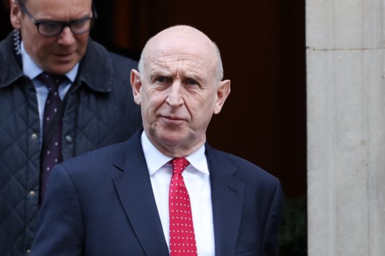 JK gynybos sekretorius pristatė karines jūrų pajėgas povandeniniams kabeliams apsaugoti