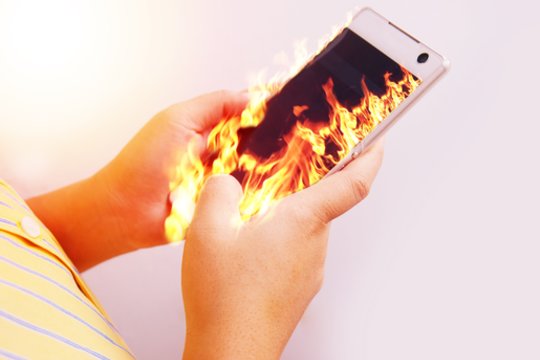 Siaubo naktis: paauglio rankose sprogo telefonas