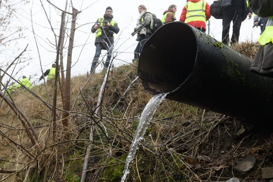 Gyventojų nuogąstavimai pasitvirtino: upelyje – įmonės nuotekos